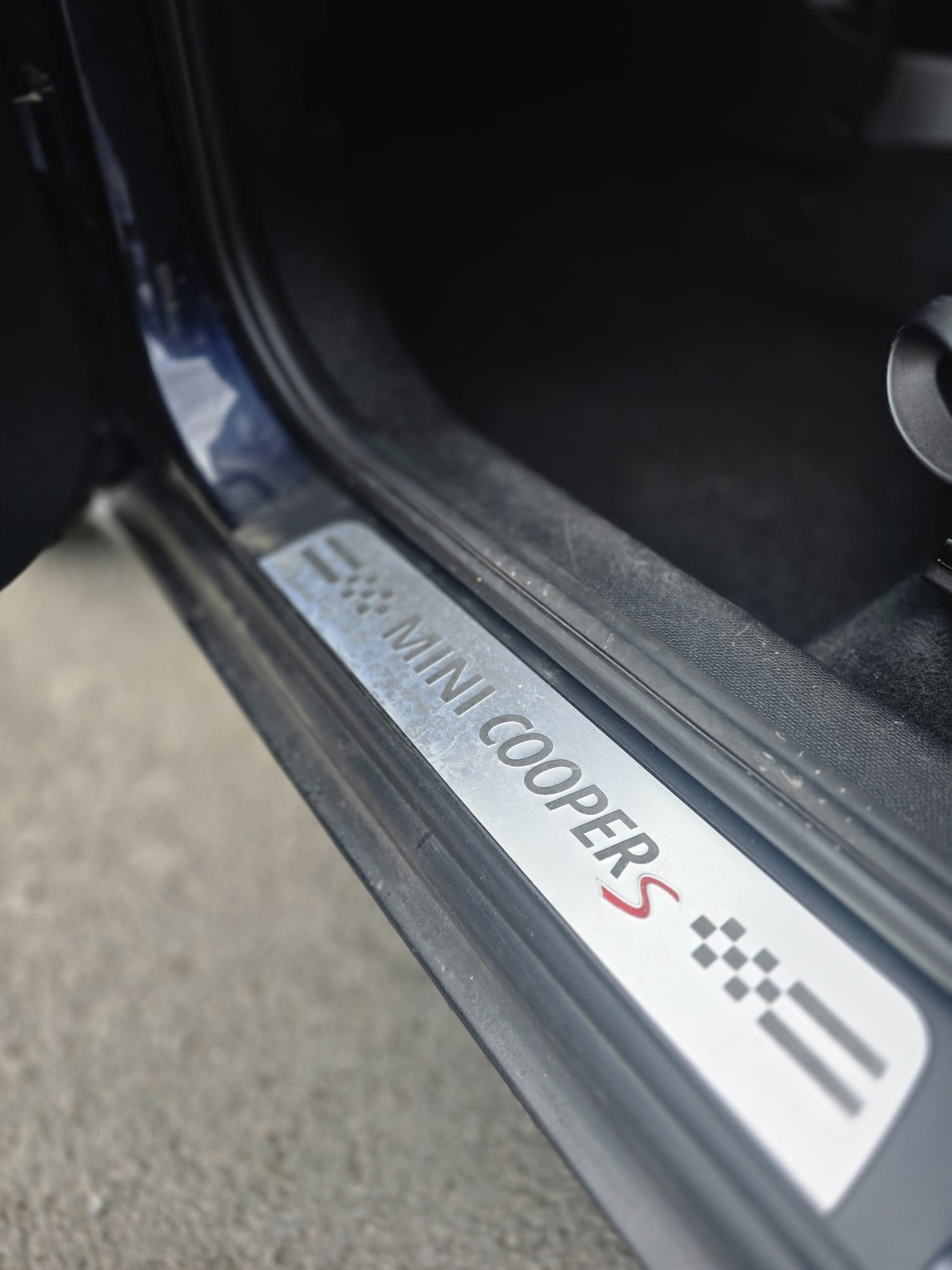 2011 MINI Countryman Cooper SD door sill