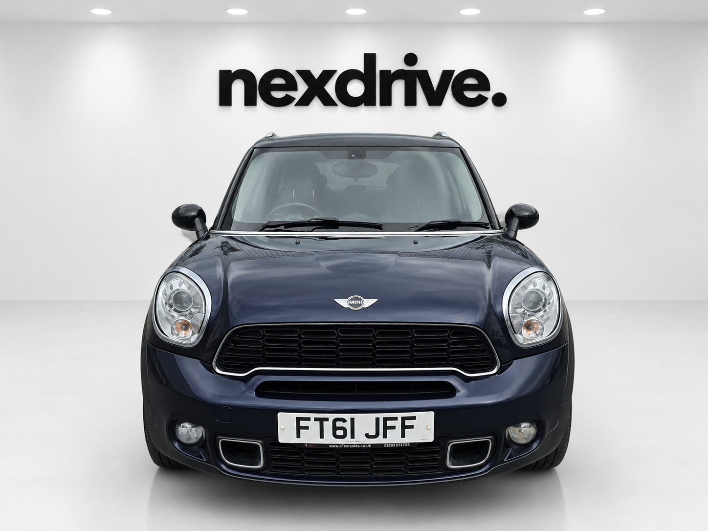 2011 MINI Countryman front straight