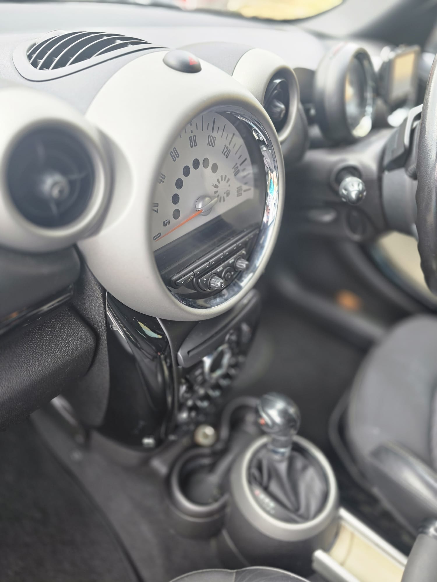 2011 MINI Countryman dashboard