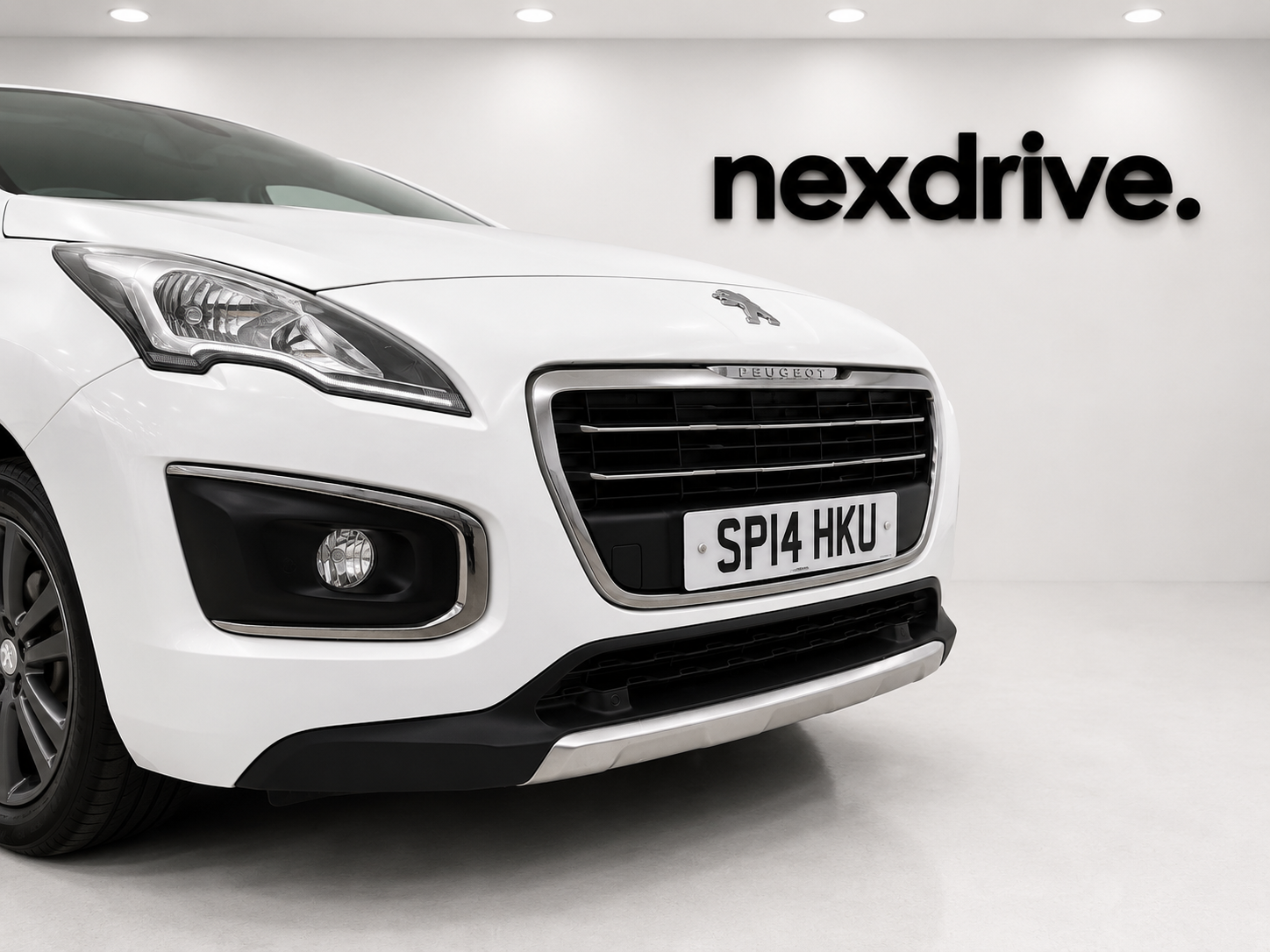 2014 Peugeot 308 front grille close-up