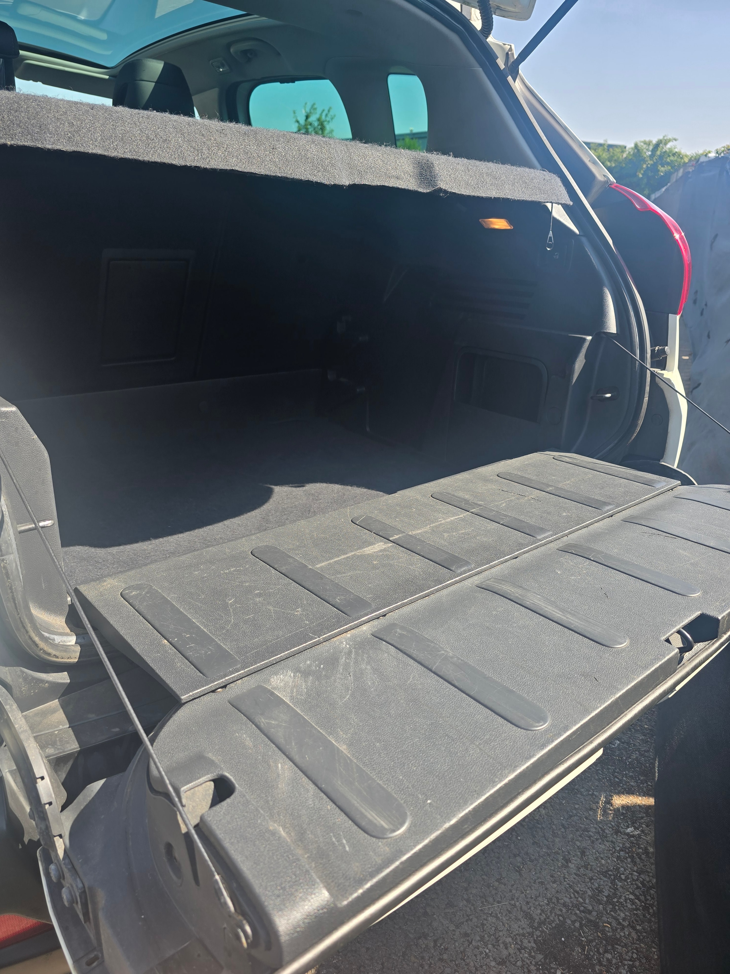 2014 Peugeot 308 boot interior