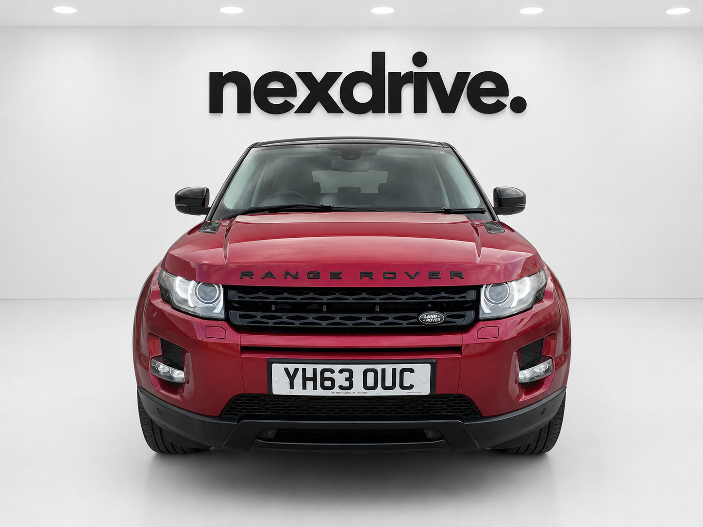 2013 Range Rover Evoque front straight on